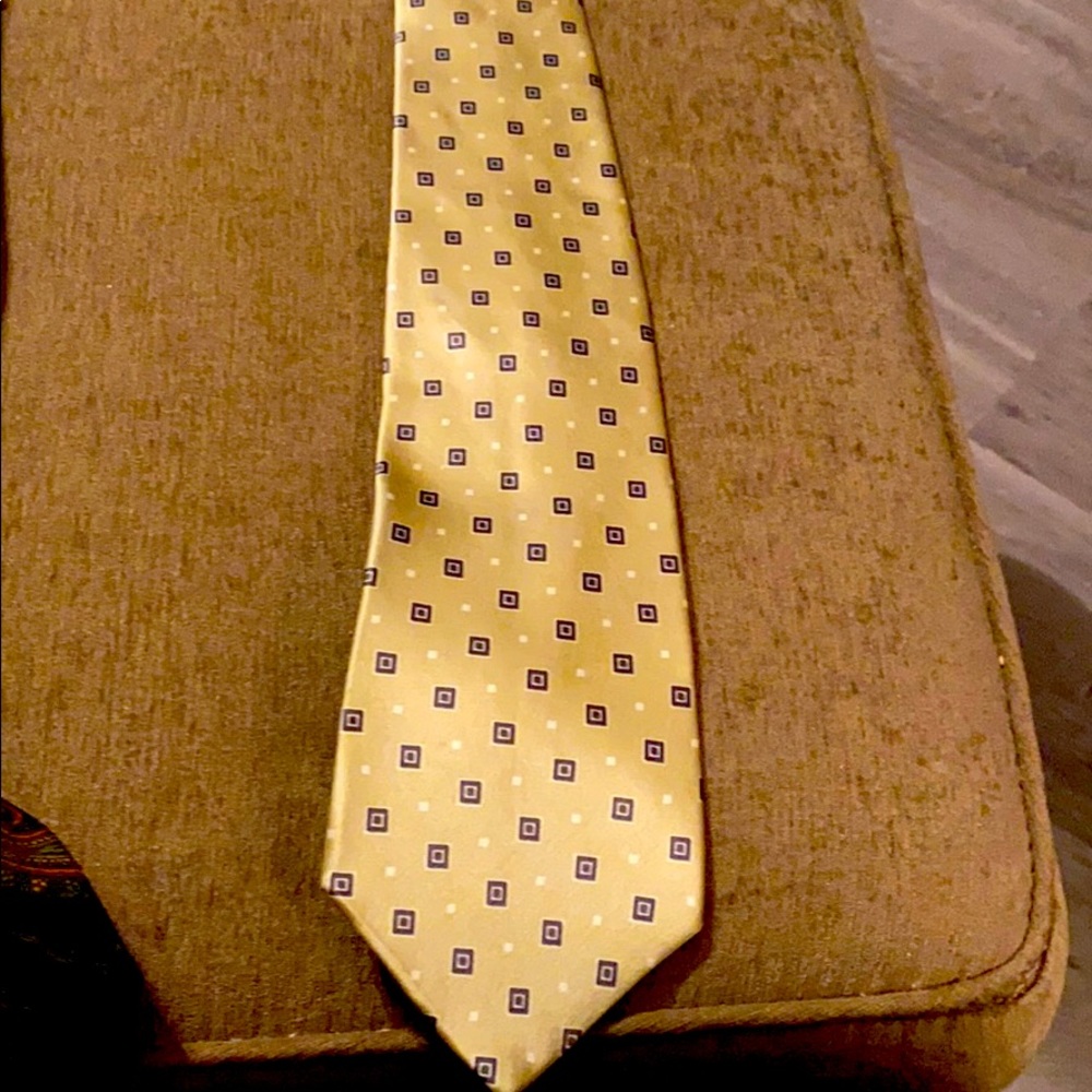 Tommy Hilfiger 100% Silk tie